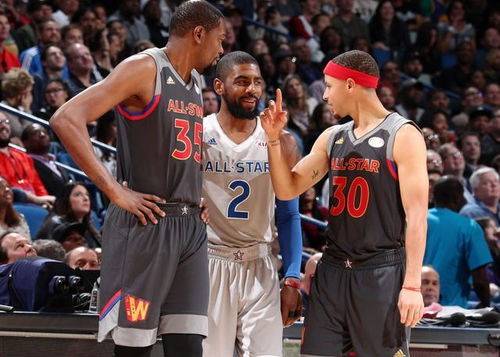 一个阴沉的 一个阴沉的