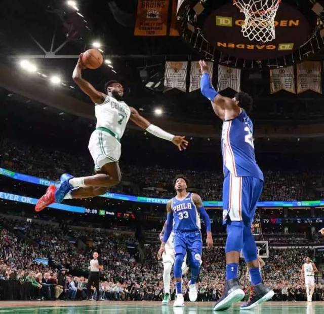 更显示了球 更显示了球