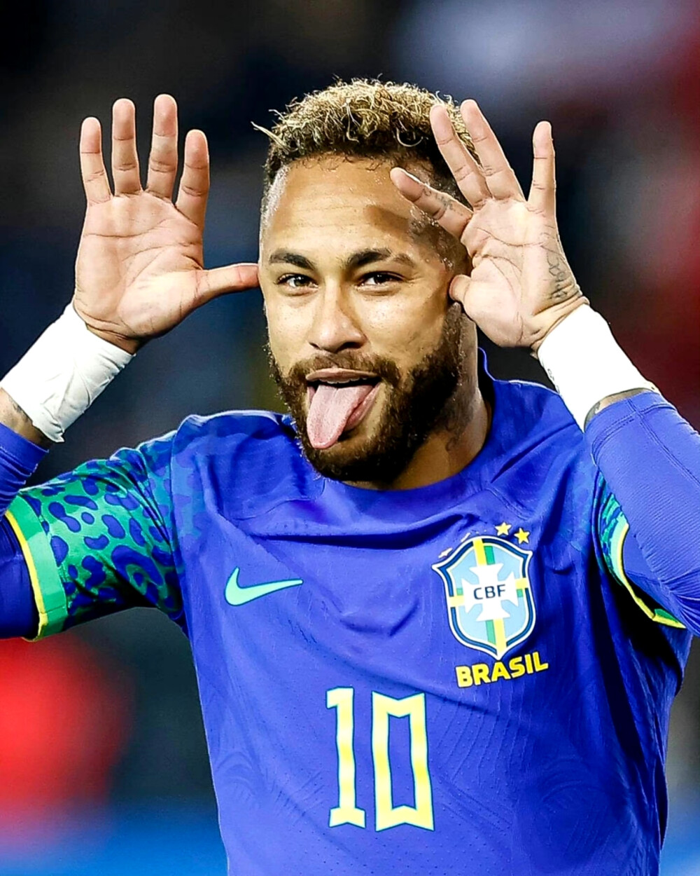 兰足球更大 兰足球更大