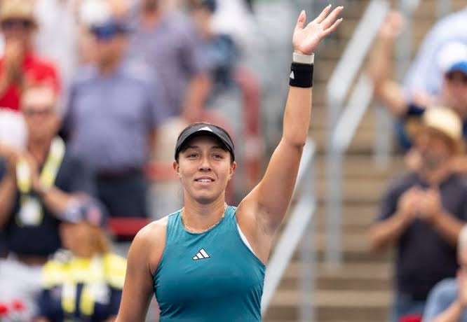 申花后卫忙 申花后卫忙