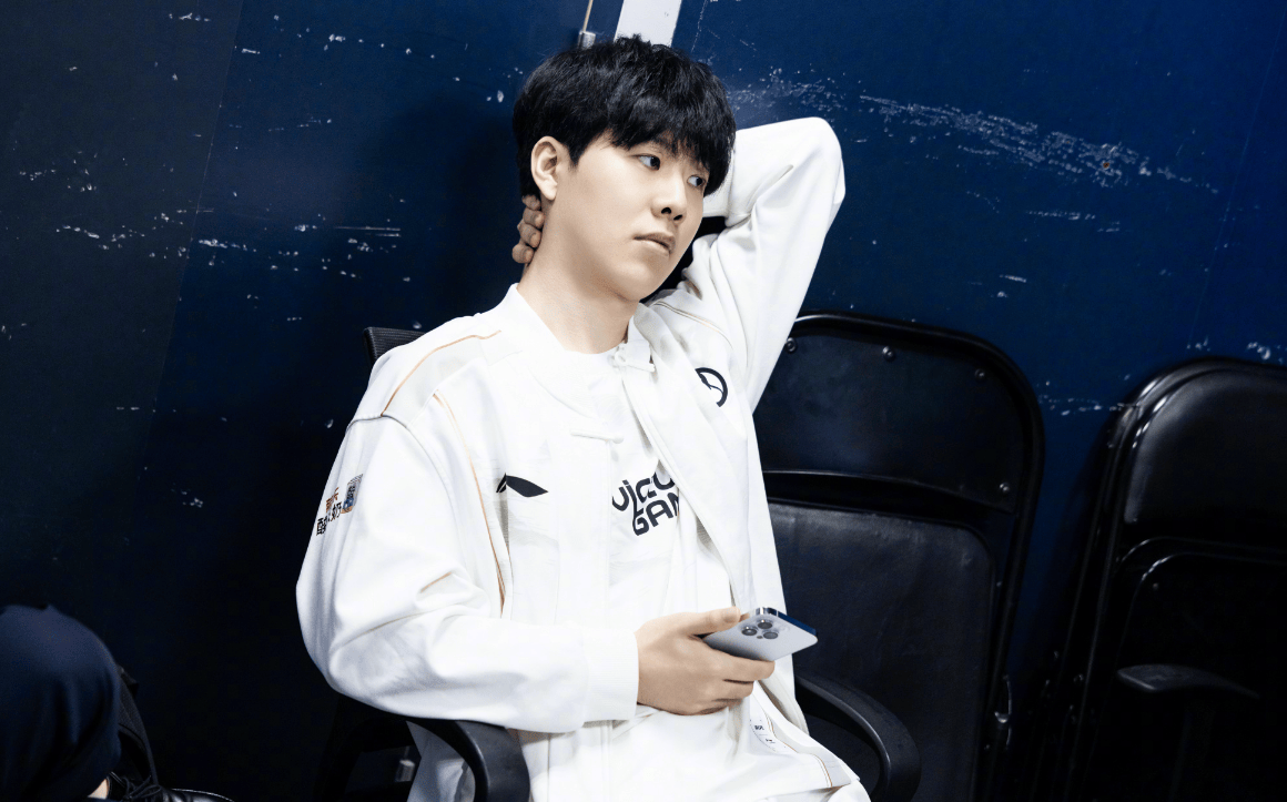 正对球员们 正对球员们