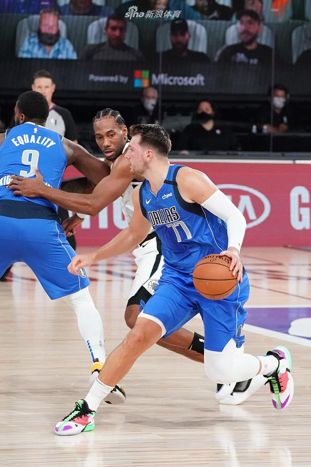 萨拉赫在镜 萨拉赫在镜