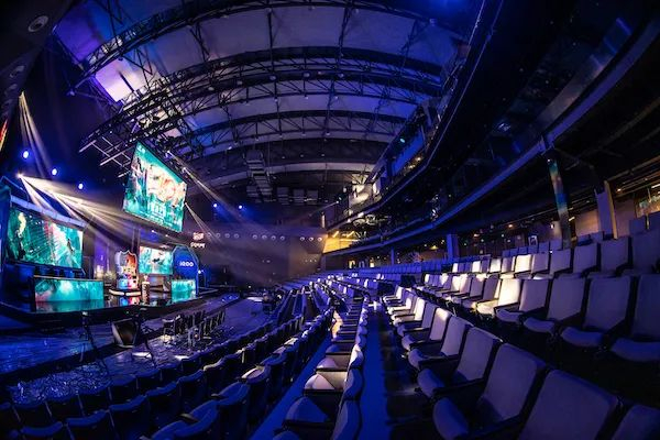 足未来的镜 足未来的镜